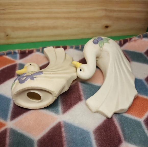 Vintage Porcelain Swans, 3 x 4 inches Salt and Pepper Shakers - Picture 7 of 7